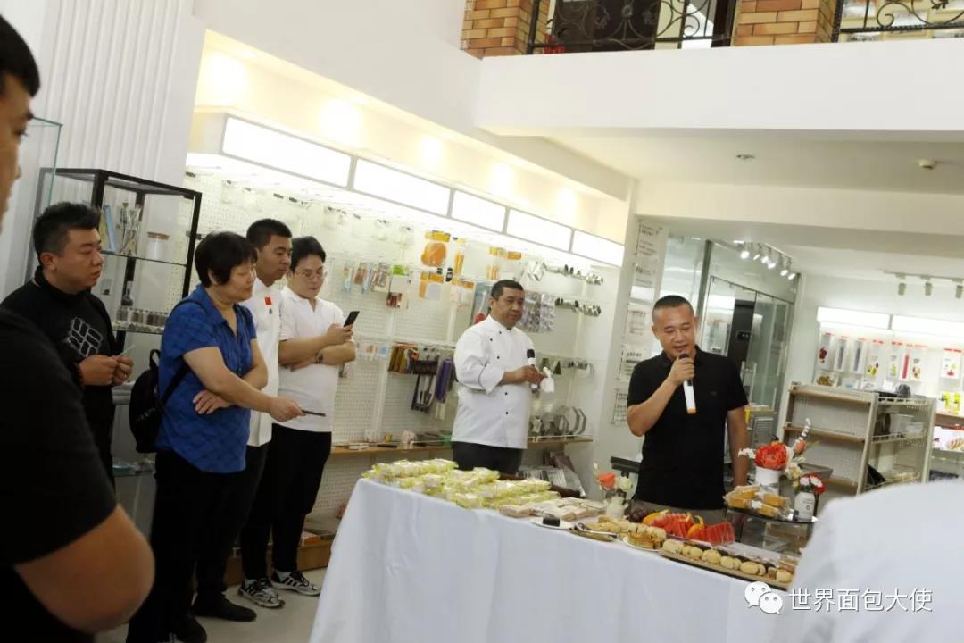 天下面包大使团（中国）联手青岛品品好粮油集体计谋协作和谈具名启动典礼暨中焙师俱乐部北京分部中秋喝茶会在京胜利进行